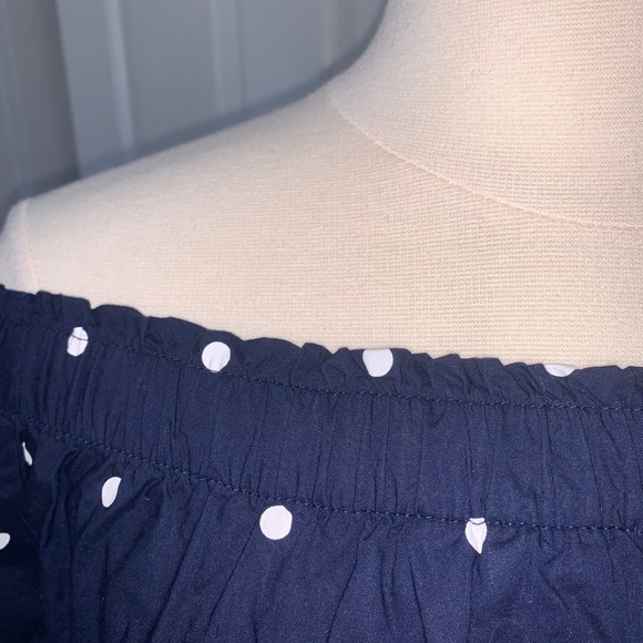 🌺Beautiful polka dot navy off shoulder blouse - Picture 4 of 7